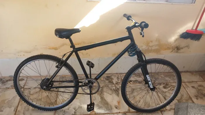 Bike preta estilo street aro 26