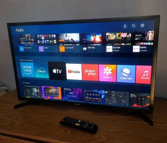 Tv Samsung 32" Hd Wifi Hdmi Usb, Pés e Controle Original, tá novinha com plasticos ainda