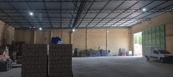 VENDO  GALPÃO  LOGÍSTICO  MED. 800  M2 EM FLORES PRÓX. A AV TORRES!