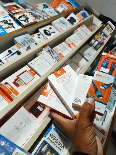 inportados, carregadores,cabos,fontes,fones de ouvido BT,lanterna celulares em geral