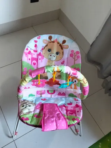 Cadeirinha balanço super conservada