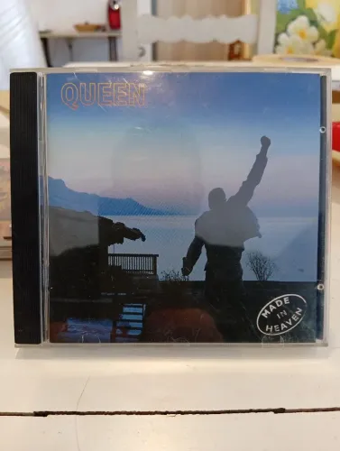 Cd do Queen madeira in heaven