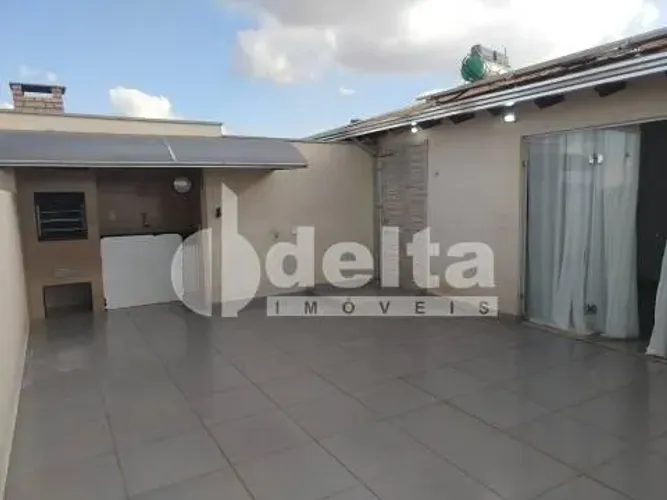 Cobertura disponível para locação e venda no bairro Novo Mundo em Uberlândia-MG
