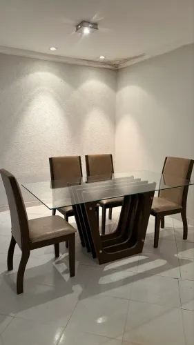 Mesa de vidro com 6 cadeiras + Cabeceira de brinde