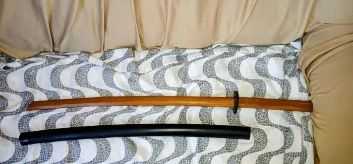 Espada Bokken De Madeira C/ Tsuba + Bainha Saya