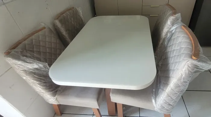 MESA 4 CADEIRAS