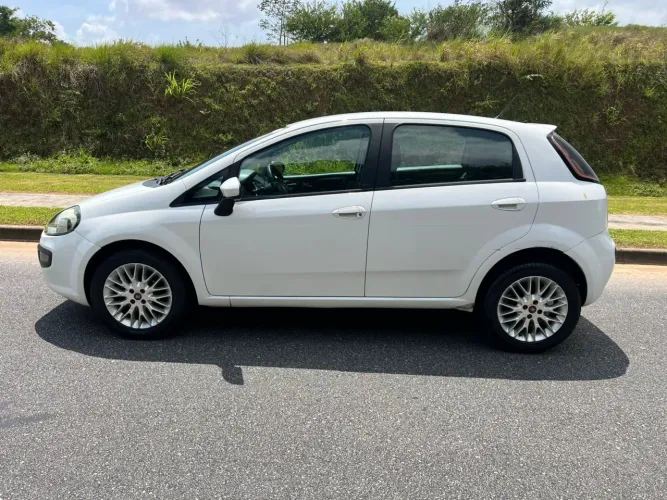 Fiat Punto Essence 1.6 Flex 16V 5P 2014