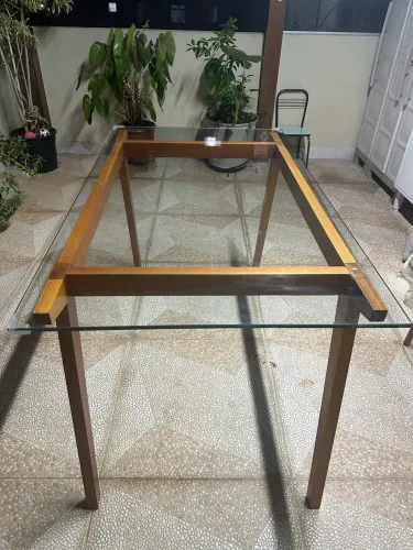 Mesa 1.30 x 0.76x 0.75 vidro