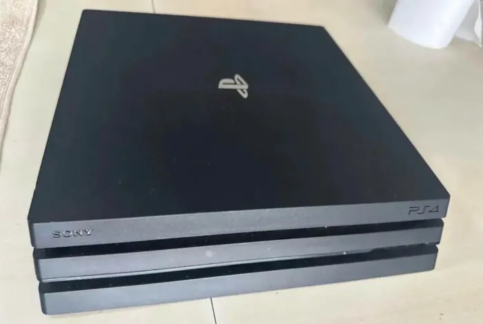 PlayStation PS4 PRO 1TB com 3 controles 11 jogos e base carregador LER DESCRIÇÕES