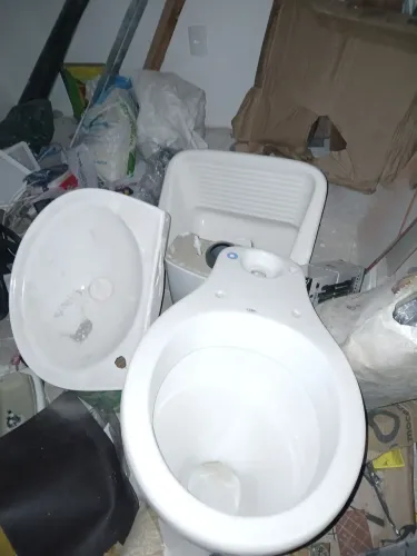Pia, tanque, vazo e porta, tudo novo