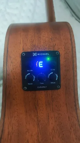 Violão Michael, com efeitos e bluetooth.
