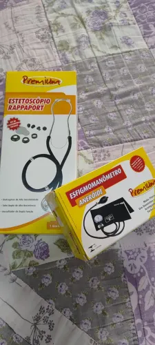Estetoscópio e esfigmomanômetro