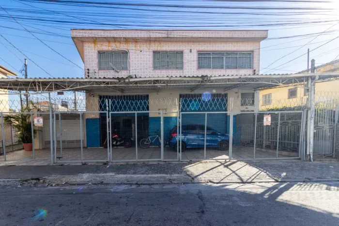 Galpão na Rua Irmã Emerenciana, 963  200 m²