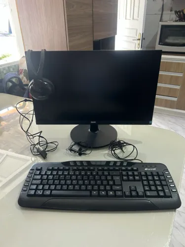 Monitor + Periféricos