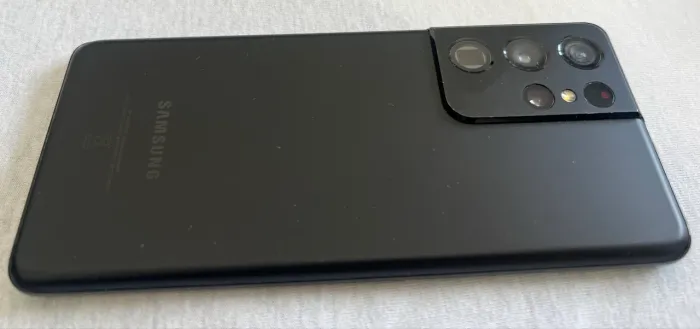 Celular Sansung S21ULTRA 256 GB lfuncionandoperfeitamente apenas riscou a tela