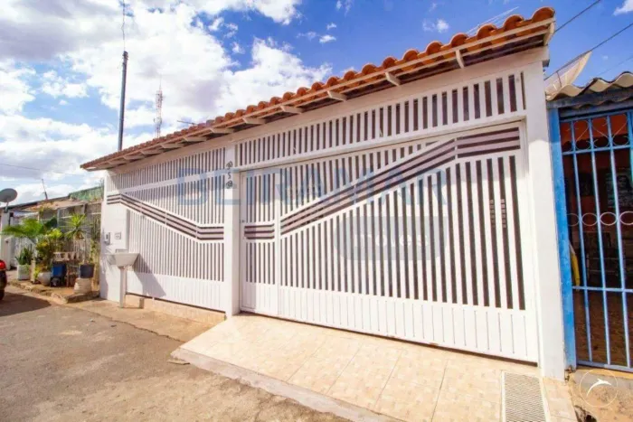 Casa de 3 Quartos, 1 Suite e Vaga de Garagem à Venda - Ceilândia Sul
