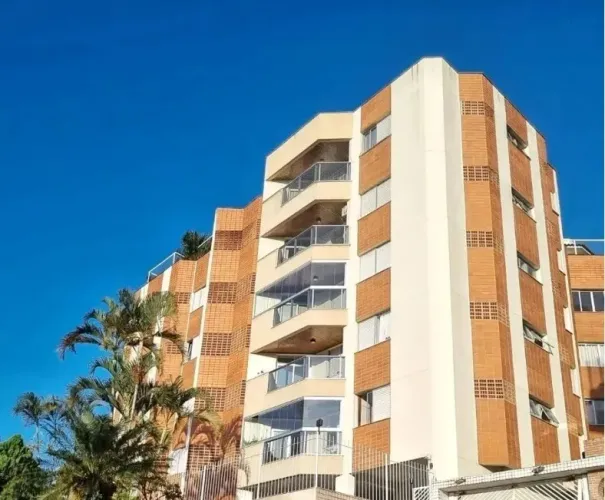Cobertura com 4 quartos sendo 3 suítes no Pantanal, Florianópolis.