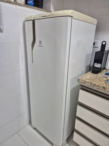 Geladeira Electrolux Re31