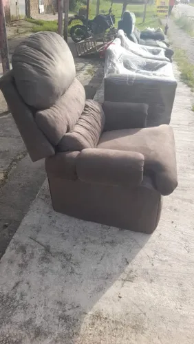 Poltrona semi nova e confortável 