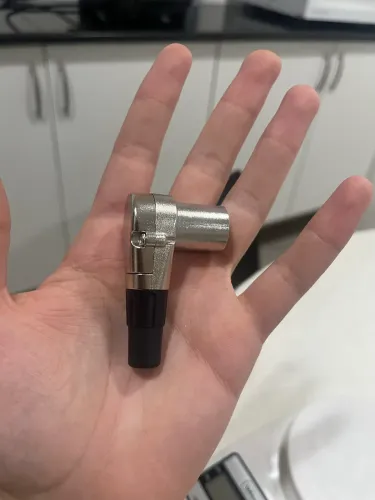Conector XLR Macho 90 graus em L (difícil de achar)