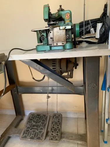 Máquina de costura overloque
