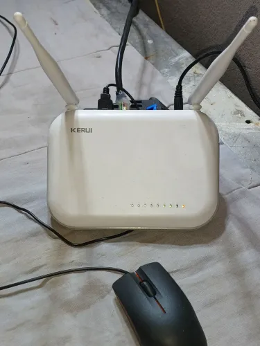VENDO NVR WI-FI MAIS TRÊS CÂMERAS DE VIGILÂNCIA WI-FI.