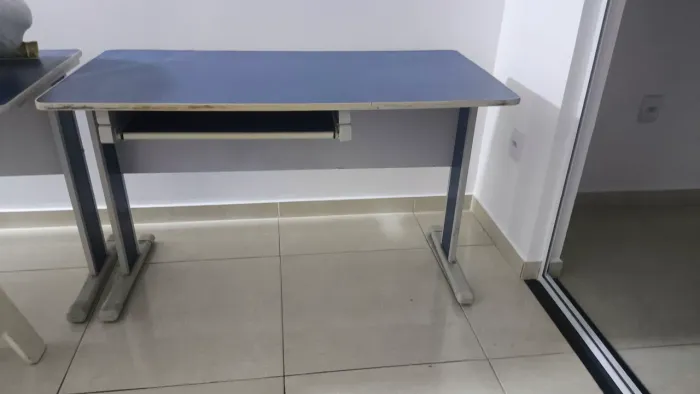 MESA DE ESCRITÓRIO LEVE