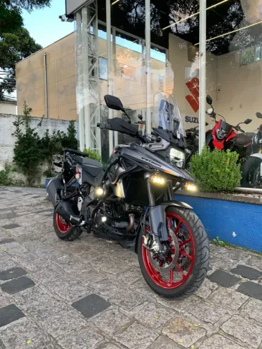 V-STROM 1050 2026 EQUIPADA