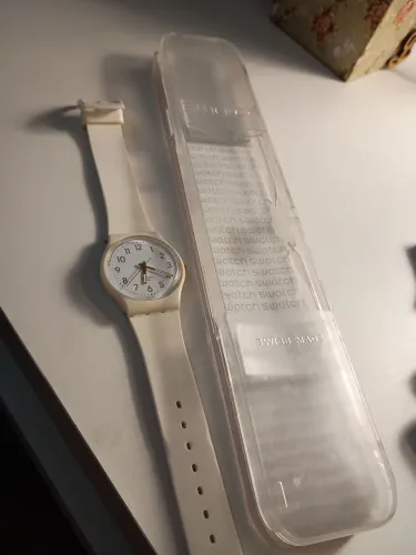 relógio swatch branco