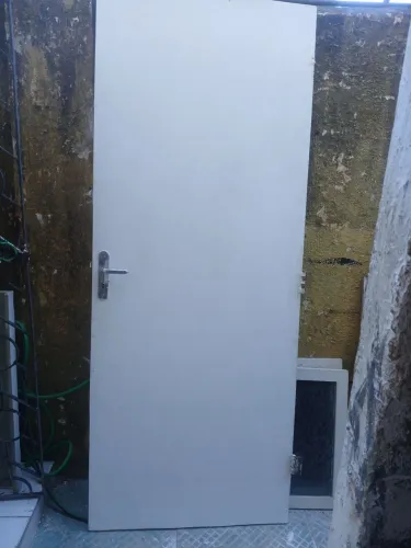 Porta 205x080cm c/fechadura 