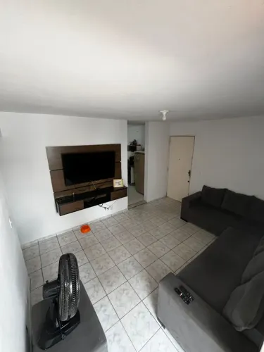 Apartamento dois quartos primeiro andar
