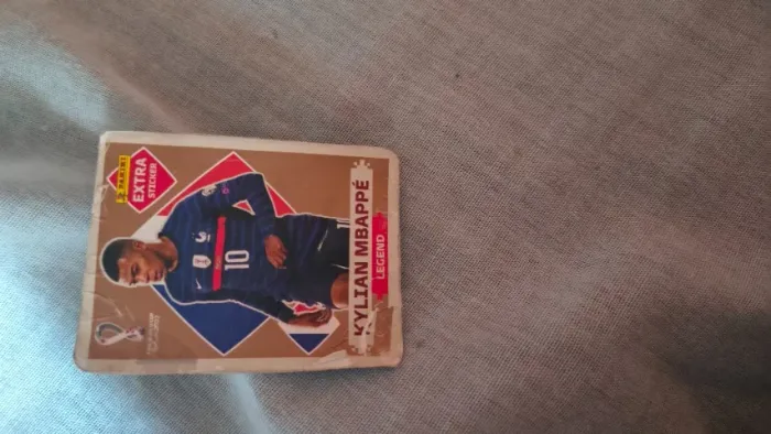 Figurinha do mbappé legend 2022