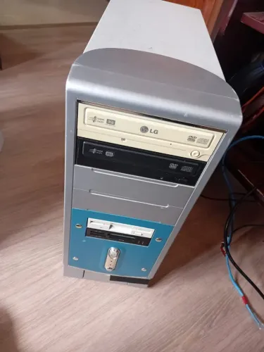 Computador antigo athlon 64 3200, radeon 9550, 2gb RAM ddr1