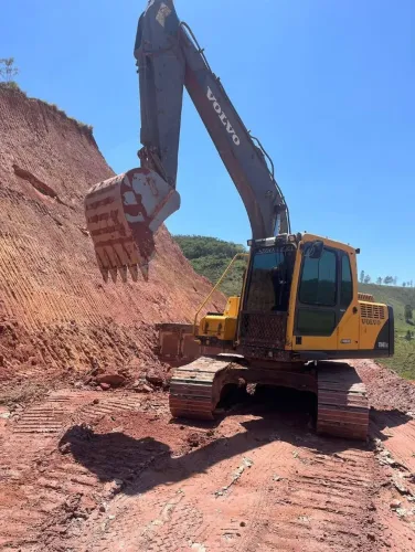 ESCAVADEIRA VOLVO EC 140BCC