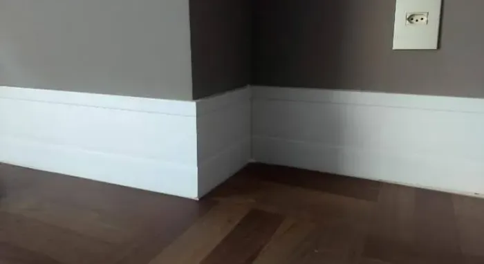 Instalação Rodapés e pisios vinilicos