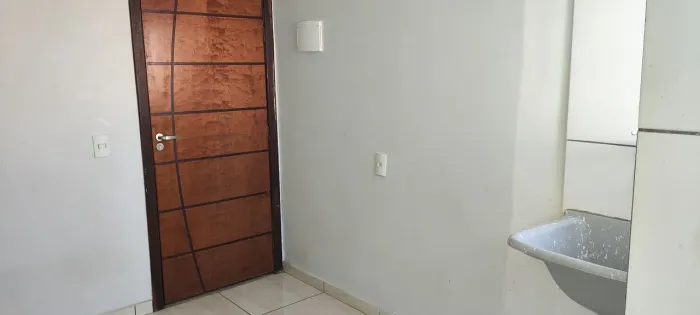 Alugo kits para casal s/ filhos s/ pets/s garagem R$ 1.100 com água e luz /ZAP *