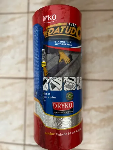 Fita multiuso autoadesiva.