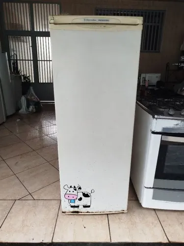Freezer vertical 210 litros 110v
