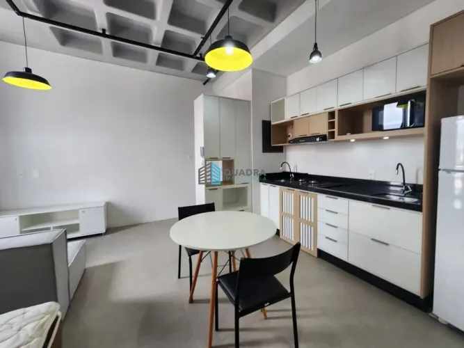 Apartamento com 1 dormitório para alugar, 34 m² por R$ 3.830,00/mês - Pantanal - Florianóp