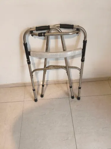 Muletas, andador e bengala 4 apoios tudo novo.