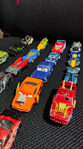 Vendo 19 carrinho Hot Wheels