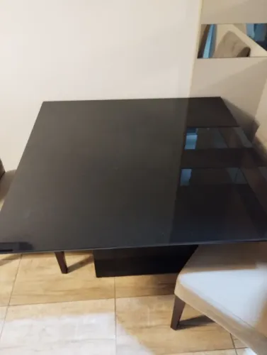 Mesa com tampo de vidro 1,20 x ,1,20mt com 6 cadeiras estofadas