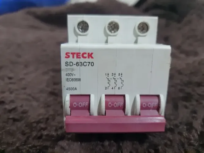 Disjuntor Steck SD 63C70 cor gelo