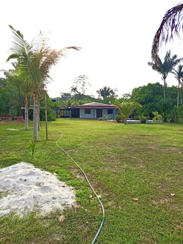 Chácara com piscina é campo, duas casas