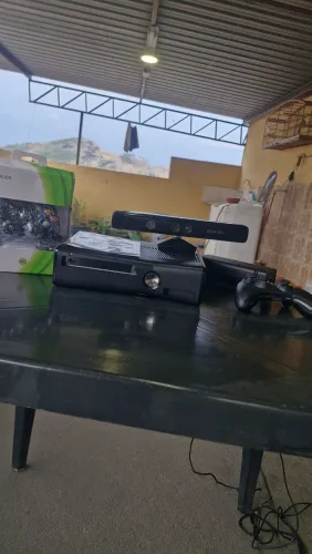 XBOX 360 COM KINECT