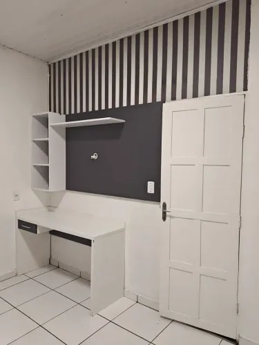 Aluguel de casa toda no porcelanato com 3/4