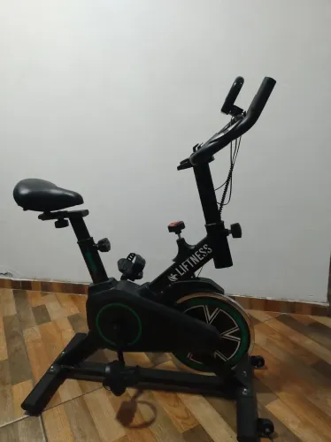 Bicicleta ergométrica, semi nova com pouco tempo de uso.