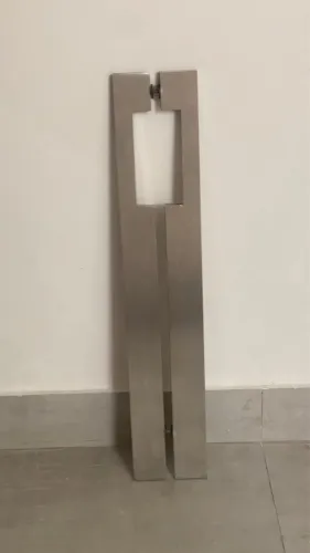 Puxador de porta - aço maciço