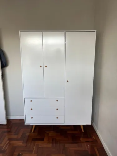 Guarda roupa solteiro/infantil 3 porta espaçoso e compacto