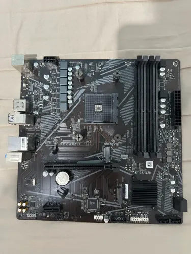Placa mãe Gigabyte B550M K